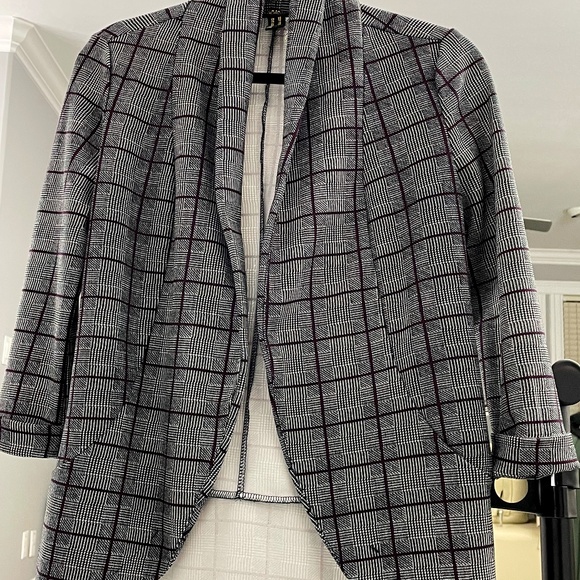 NWOT Dark grey short sleeve blazer with purple stripes - Picture 1 of 2